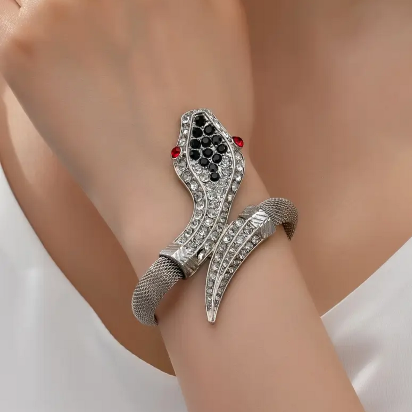 PULSERA ELEGANTE DE SERPIENTE